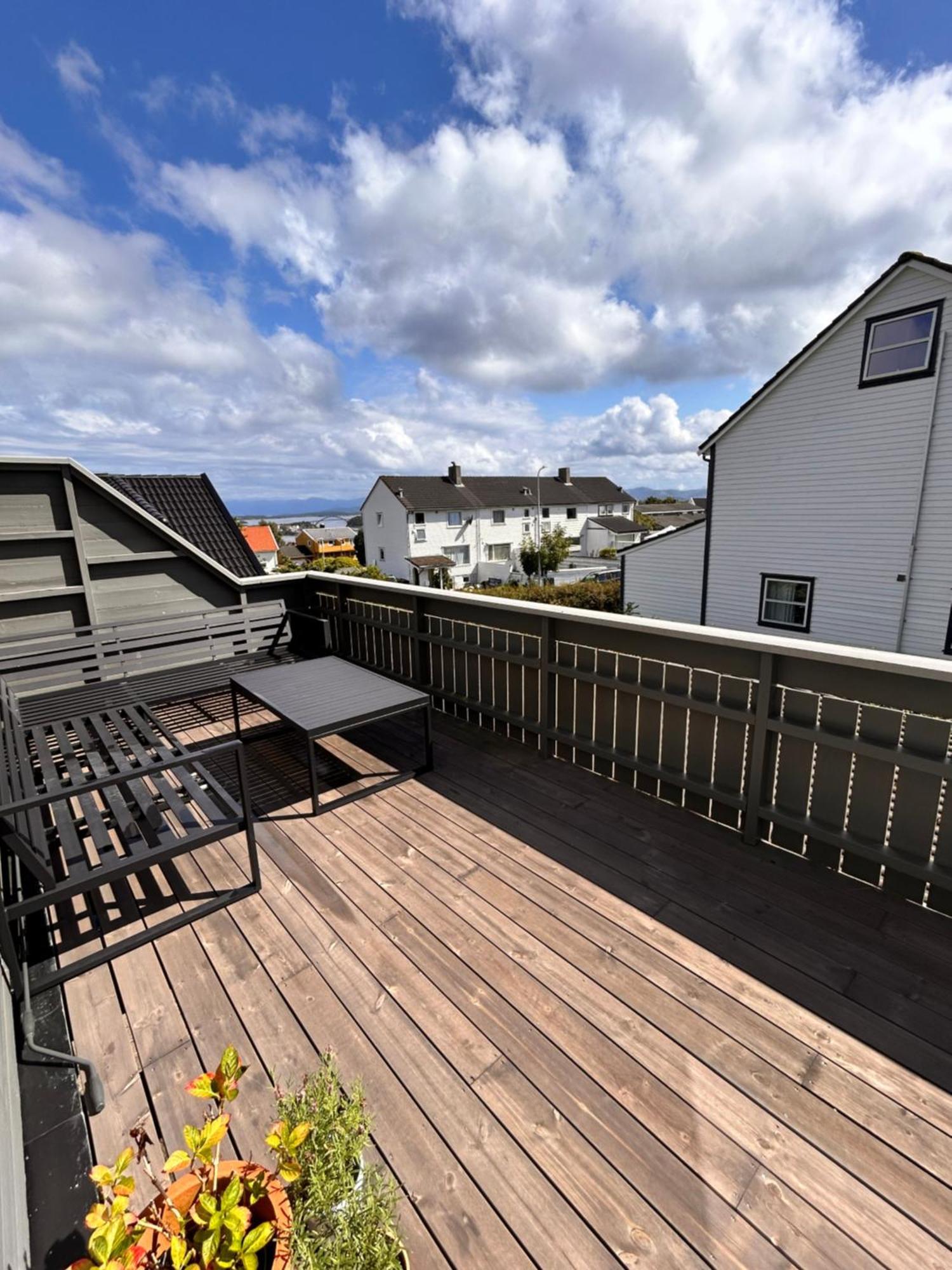 2 Bedrooms - Beautiful Near Centre Leilighet *